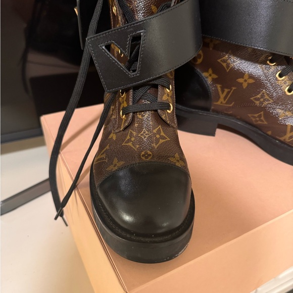 Louis Vuitton Monogram Wonderland Twist Flat Ranger Combat Boots - Picture 13 of 14